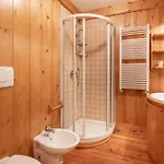 Cozy Basement Flat Just Few Steps From Centre Apartment *