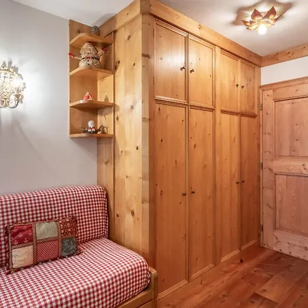 Cozy Basement Flat Just Few Steps From Centre 科尔蒂纳丹佩佐