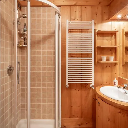 Cozy Basement Flat Just Few Steps From Centre