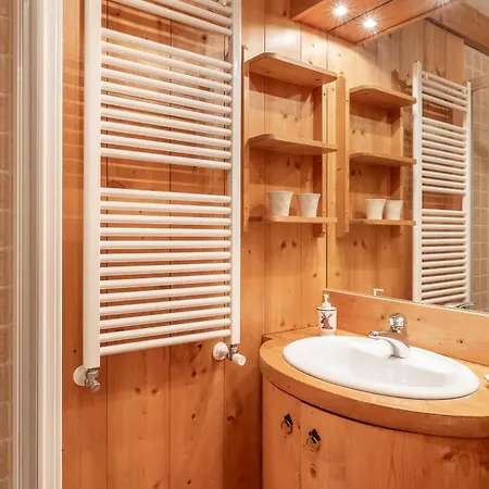 Cozy Basement Flat Just Few Steps From Centre