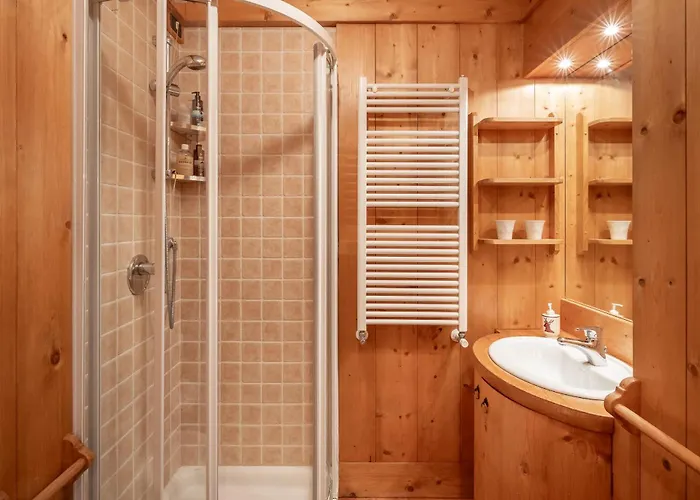 Cozy Basement Flat Just Few Steps From Centre